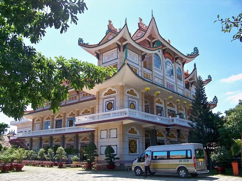 Kiến trúc cổ kính đặc trưng của Linh Sơn Cổ Tự, ngôi chùa lâu đời nhất ở Vũng Tàu.
